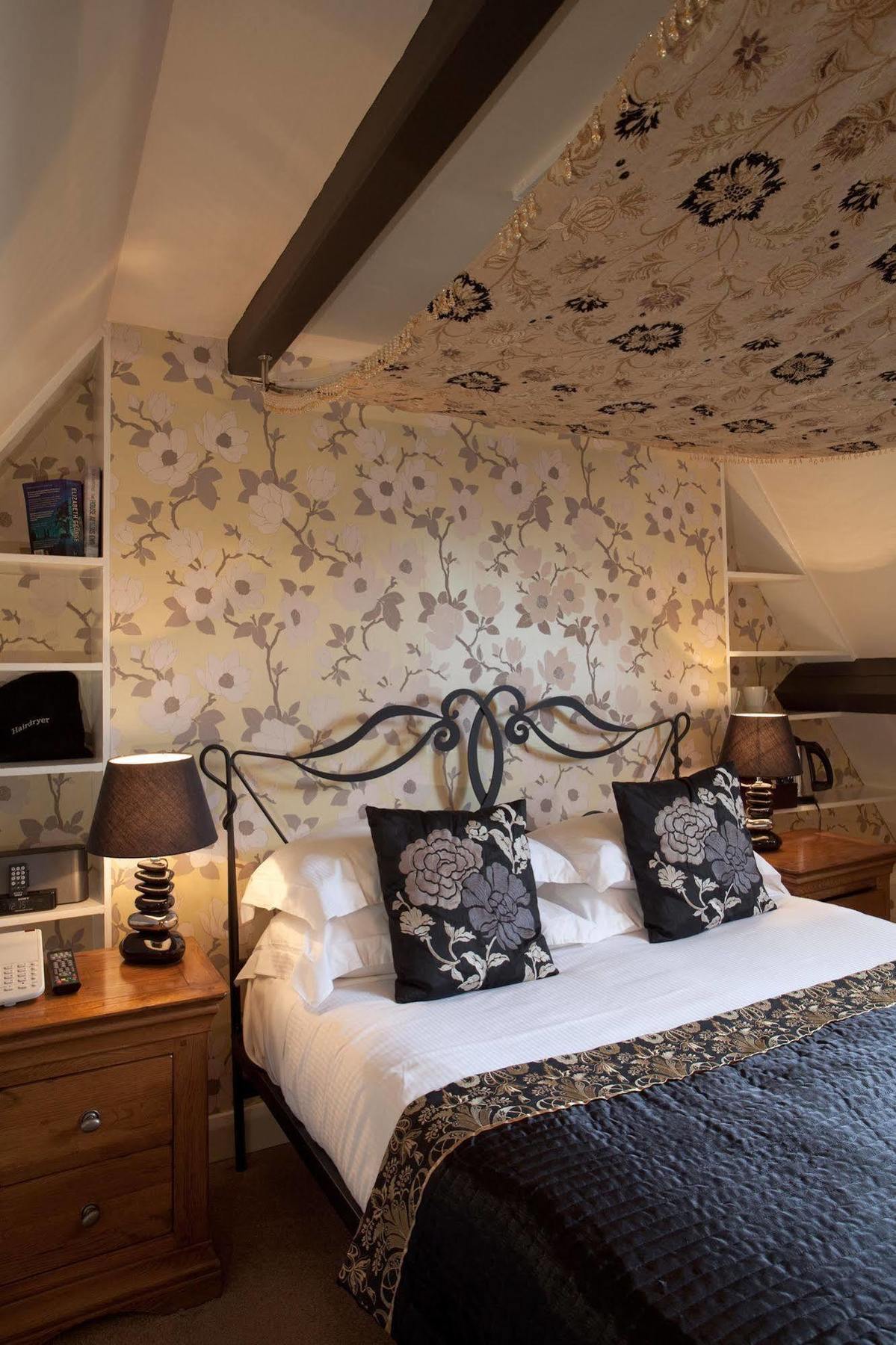 The Dial House 4*