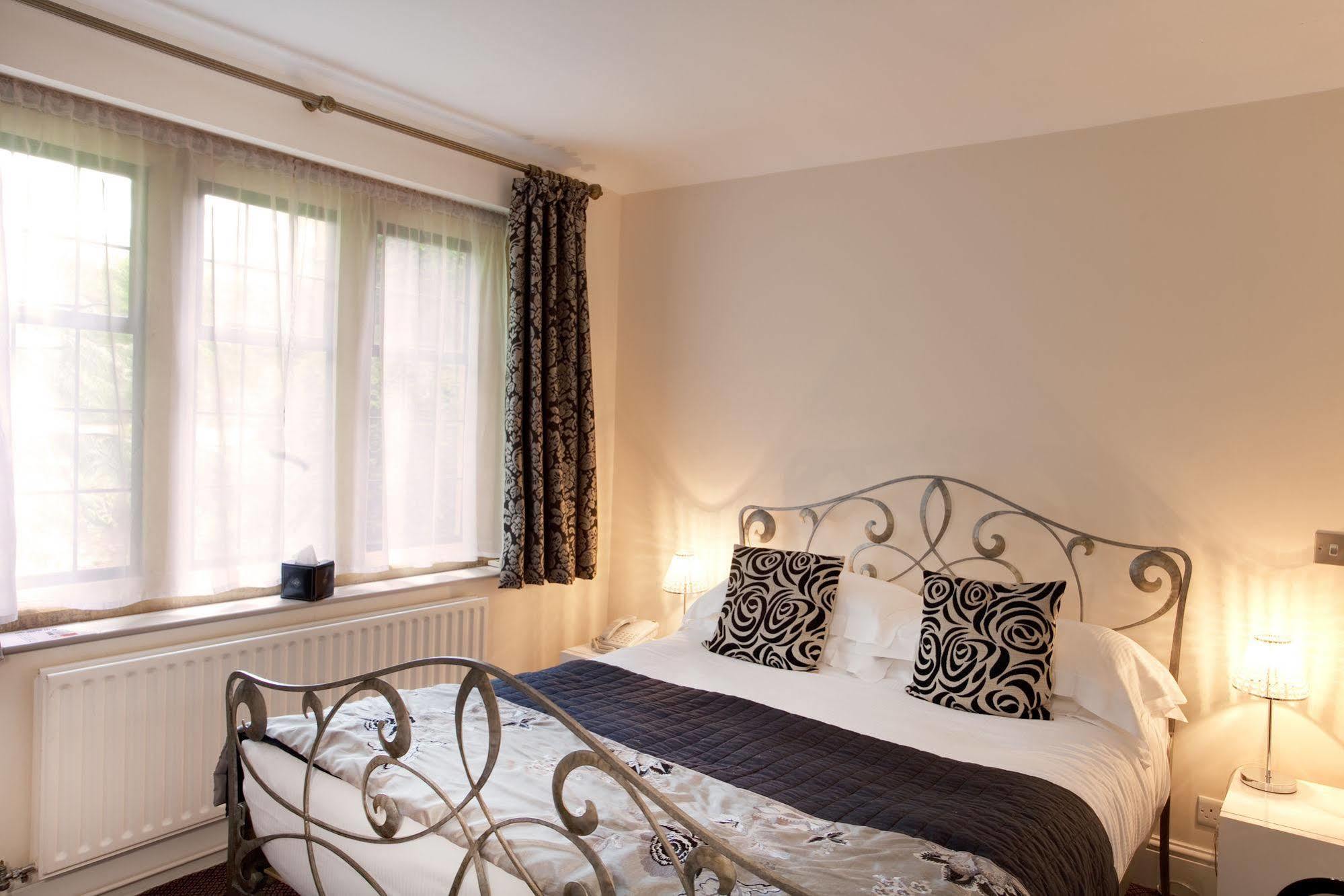 The Dial House 4*
